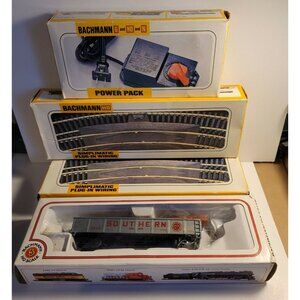 Bachmann  HO Gauge Track Set Steel 44-2779/2771 & Power Pack 44207  B-25